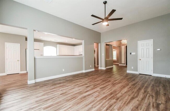 Building Photo - 18 E Knightsbridge Dr