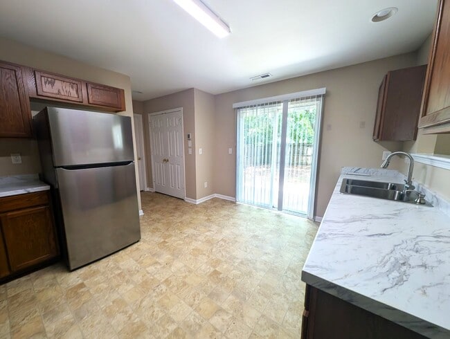 Building Photo - NODA!  Minutes Away, 4 BEDROOM!