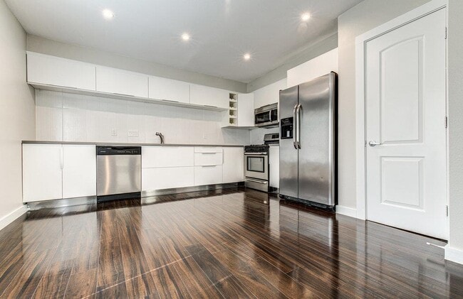 Building Photo - 6607 Capriola Dr
