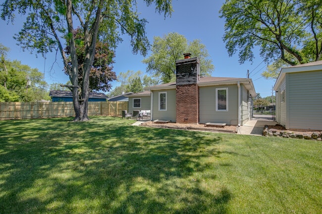 Building Photo - 523 Hawley Ct