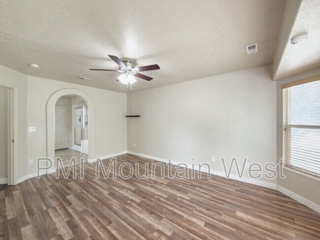 Building Photo - 955 Alton Dr