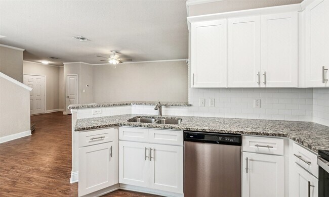 Building Photo - 268 Castleridge Dr