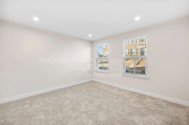 Building Photo - 9769 Oaklawn Blvd NW