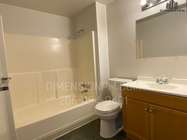 Building Photo - Convenient 1 bed 1 bath Units!