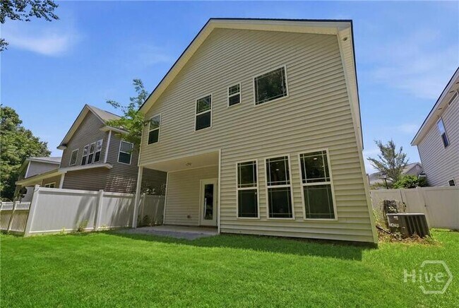 Building Photo - 380 Summer Hill Way
