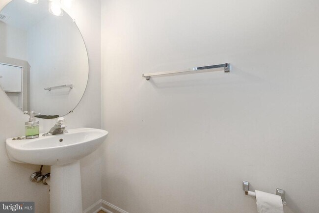 Building Photo - 2456 Covered Wagon Ct