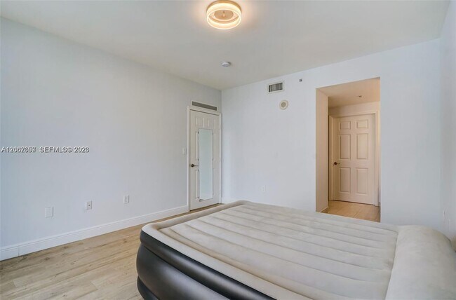 Building Photo - 2425 SW 27th Ave