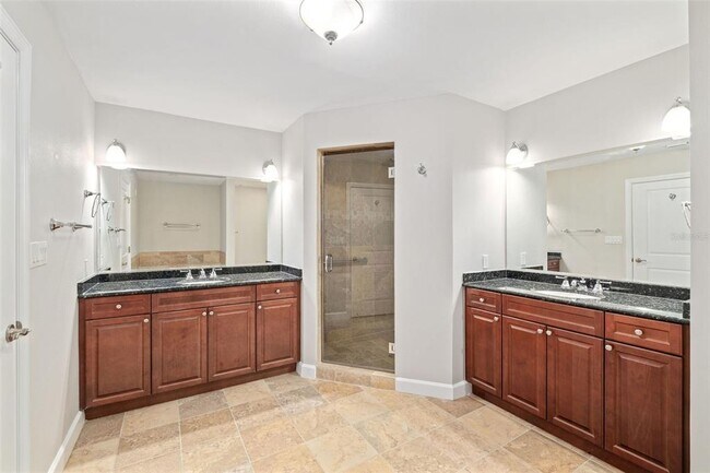 Building Photo - 2305 Edgewater Dr