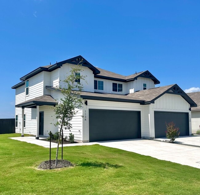 Building Photo - Luxury 2-Story, 3-Bed/ 2.5-Bath Duplex in ...