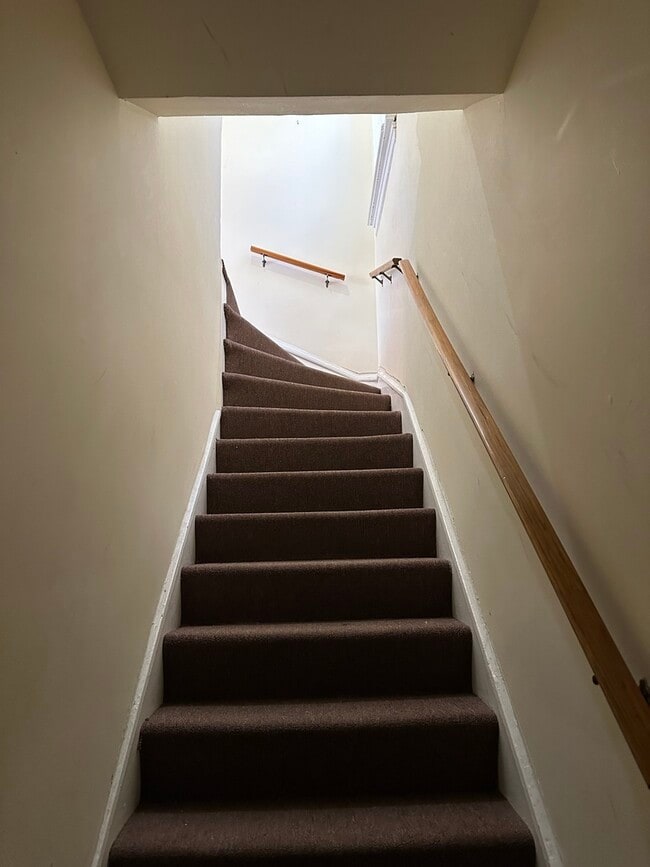 Building Photo - 2451 N Marshfield Ave