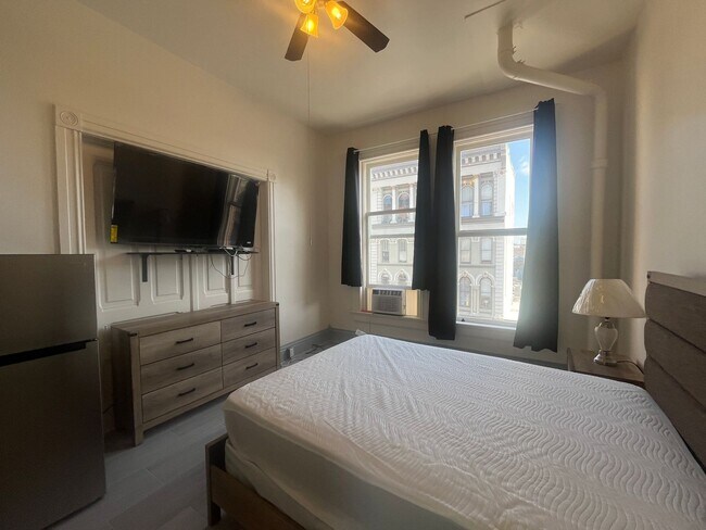 Building Photo - 444 G St