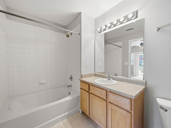 Building Photo - Bright & Inviting 1st Floor Condo for Rent!