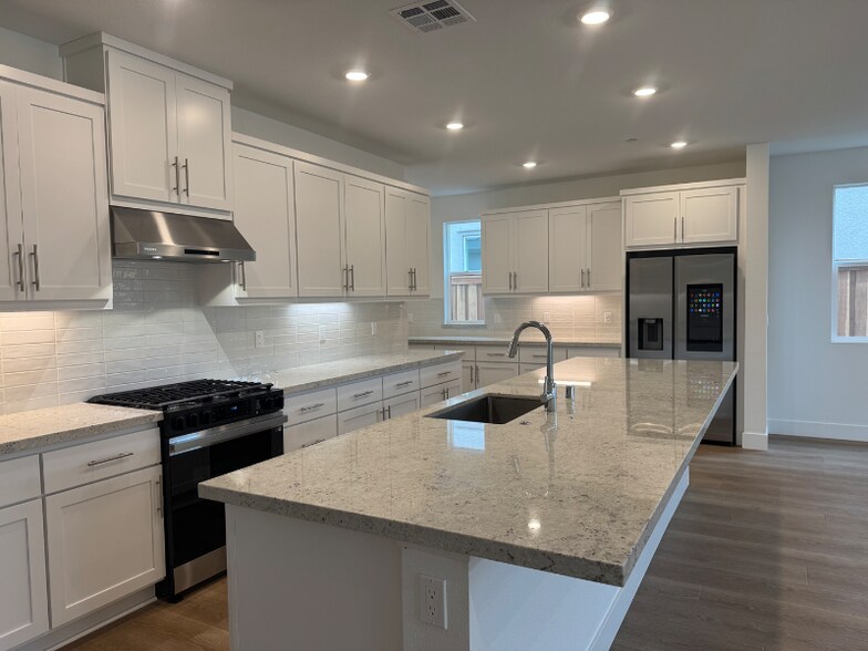 Building Photo - 443 Royal Nat'l Rd