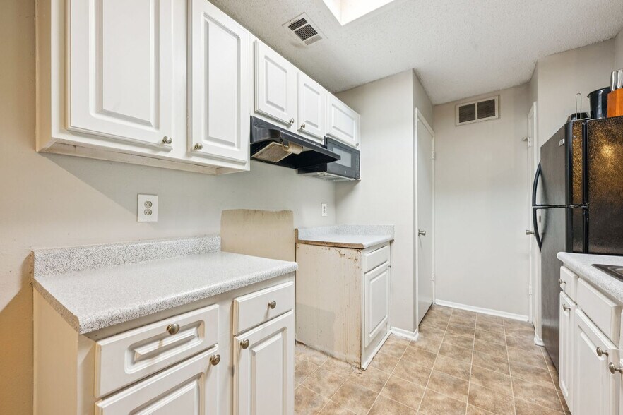 Building Photo - 3784 University Dr NW