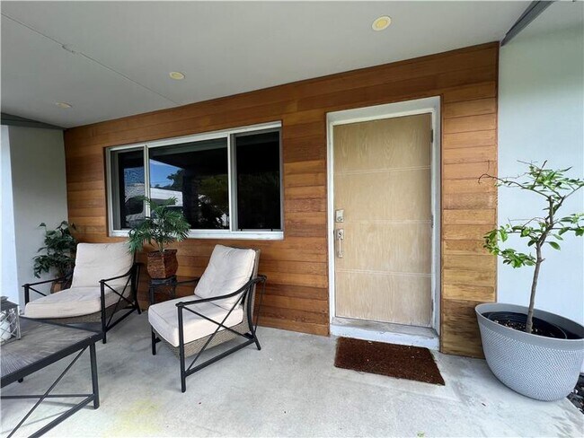 Building Photo - 1433 SE 5th Ct