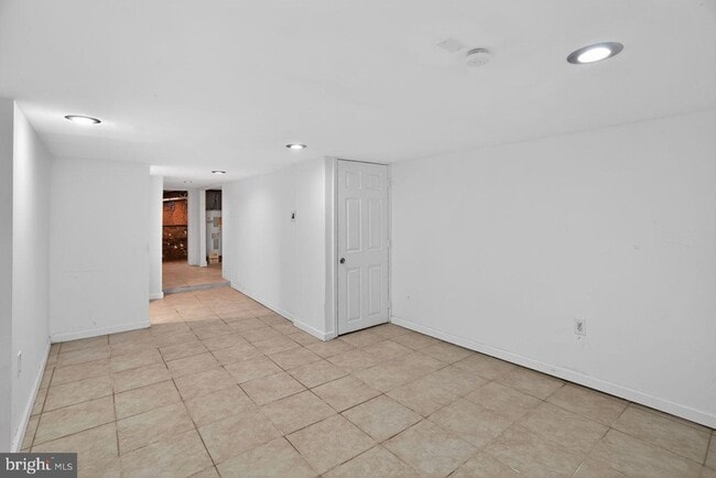 Building Photo - 1302 N Dover St