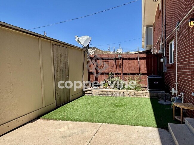Building Photo - 8748 Mariposa St