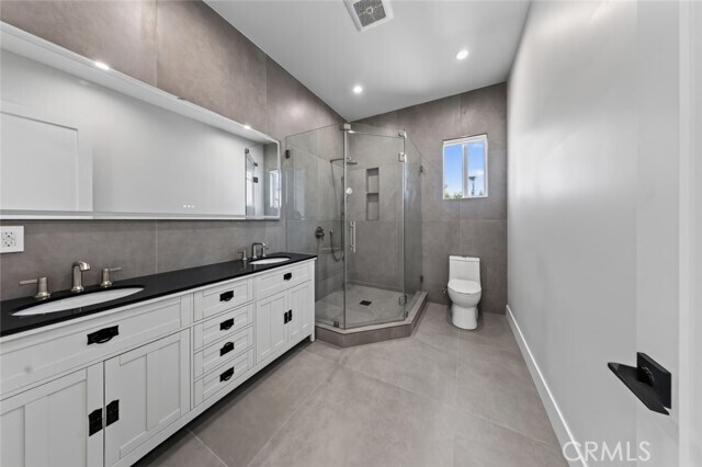 Building Photo - 8018 Shadyglade Ave