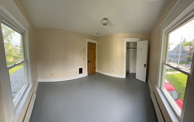 Building Photo - 15 Isham St