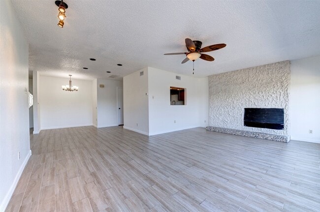 Building Photo - 2137 Casa Rio Cir