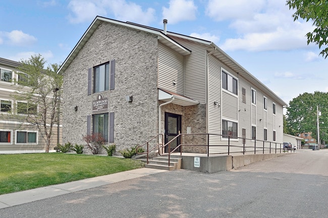 Building Photo - 918 17th Ave