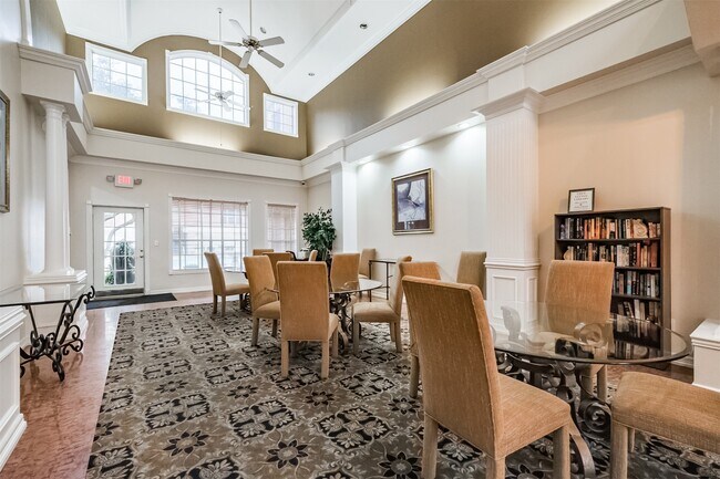 Building Photo - 2111 Welch St