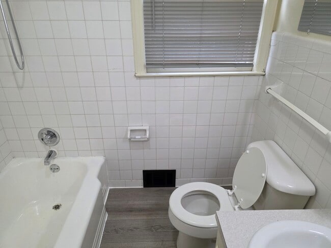 Bathroom - 685 Coleman Ave