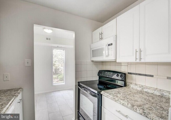 Building Photo - 11051 Camfield Ct