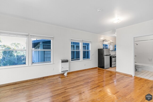 Building Photo - 26 Breeze Ave