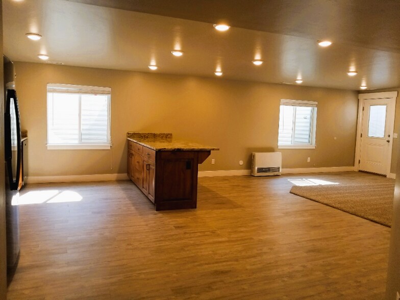 Building Photo - 464 N 300 E