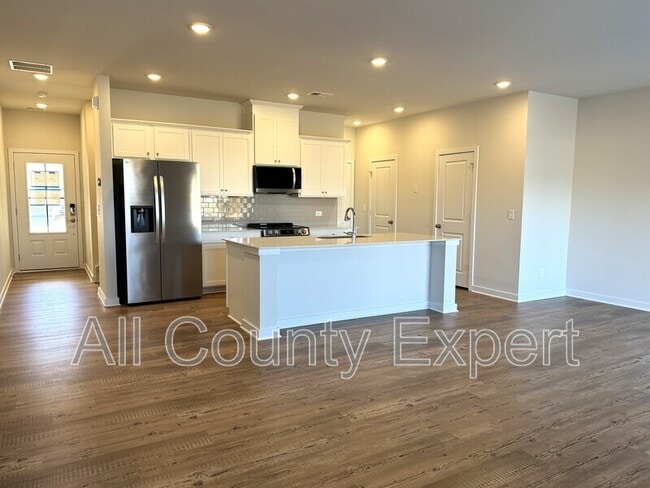 Building Photo - 7273 Mulberry St