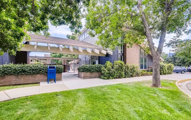 Building Photo - Furnished or Unfurnished Updated 2 Bed 2 B...