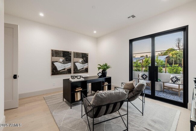 Building Photo - 3301 E Elm St