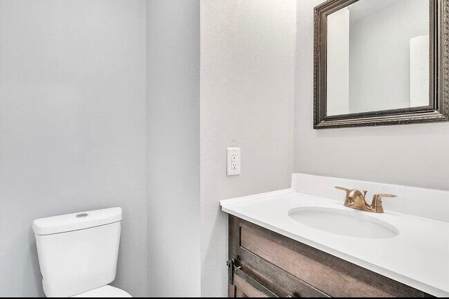 Building Photo - 1029 Sherman Ave