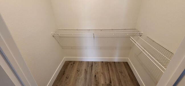 Building Photo - Silverado Ranch Condo!