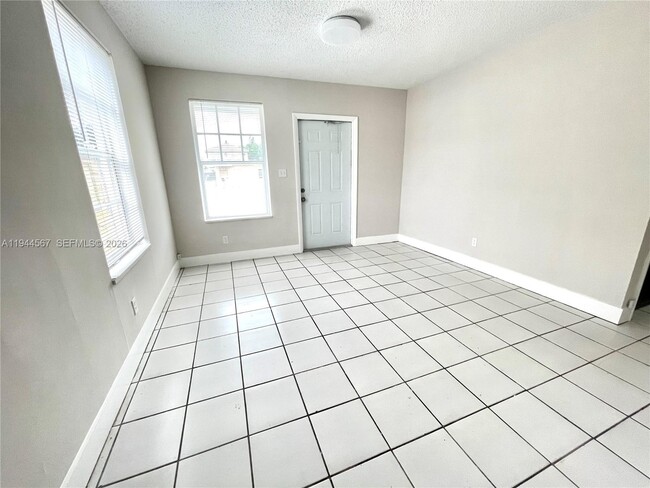 Building Photo - 2580 NW 4th Ct