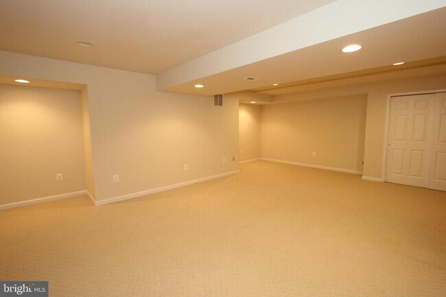 Building Photo - 10208 Sorrel Ave