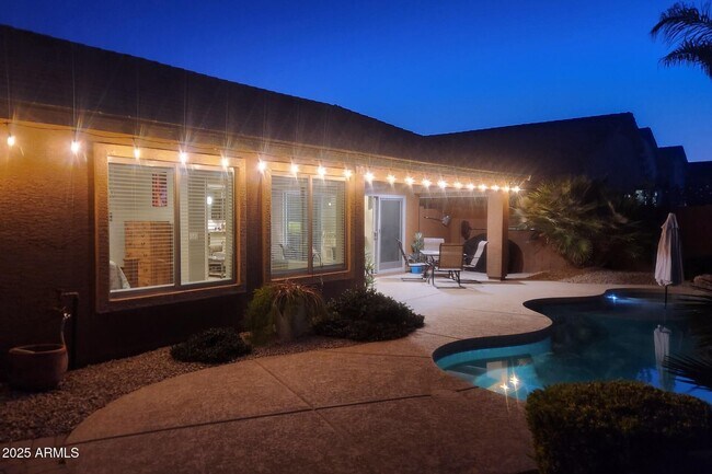 Building Photo - 2560 W Canyon Way