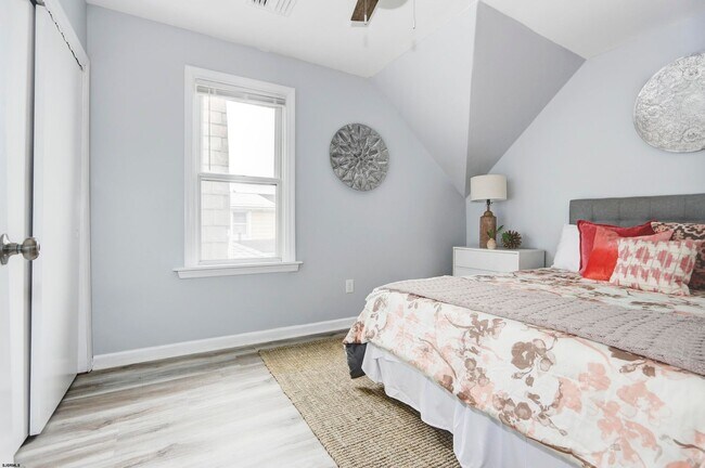 Building Photo - 9 N Weymouth Ave