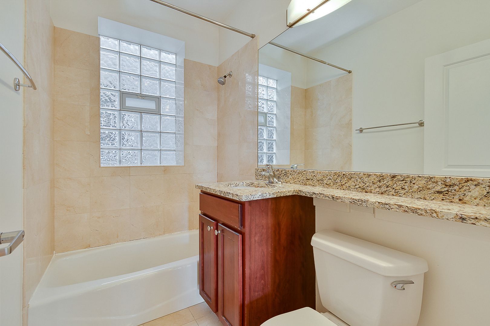 Building Photo - 4861 N Hermitage Ave