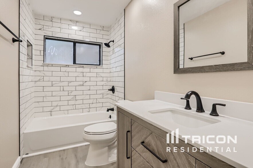 Building Photo - 1007 Black Willow Dr