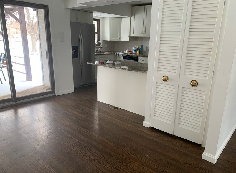 Building Photo - 9001 Kickapoo Dr