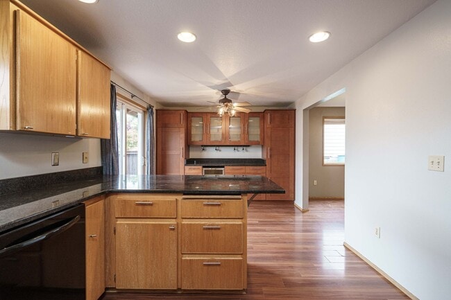 Building Photo - 3 Bedroom 2.5 Bath with workshop and fence...