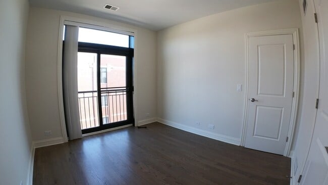 Building Photo - 1701 W Chicago Ave