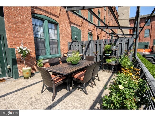 Building Photo - 200 Lincoln Ave