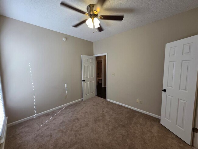 Building Photo - 2230 Kingsbury Dr