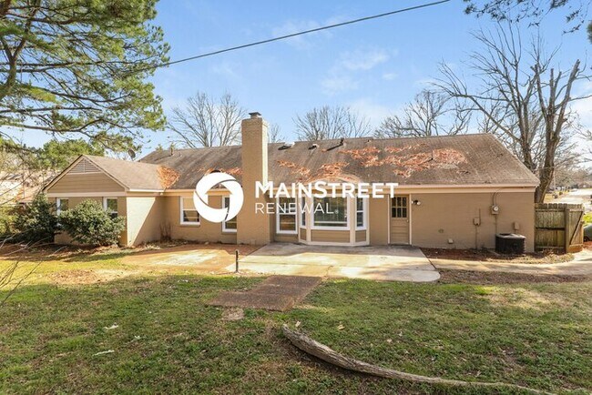 Building Photo - 4 Bedroom Pet-Friendly Home in Memphis, TN with Main Street Renewal