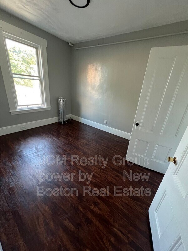 Building Photo - 64 Hollis St