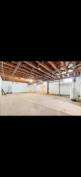 Building Photo - 1420 W Linden St