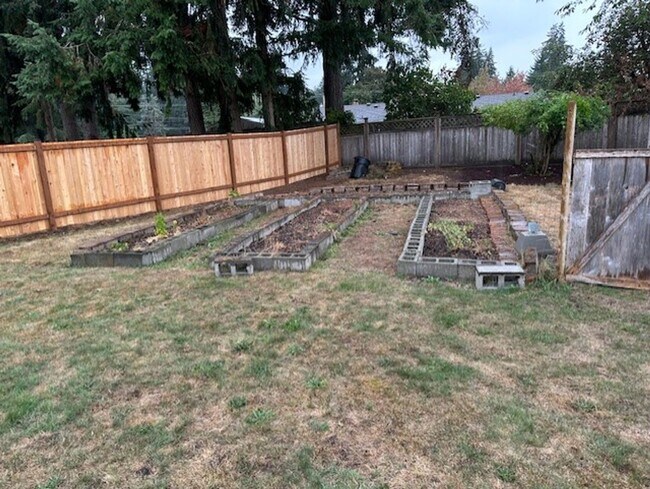 Building Photo - Beautiful Family home